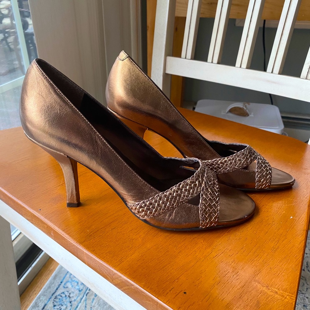 NWOT Bandolino open toe Copper Heels